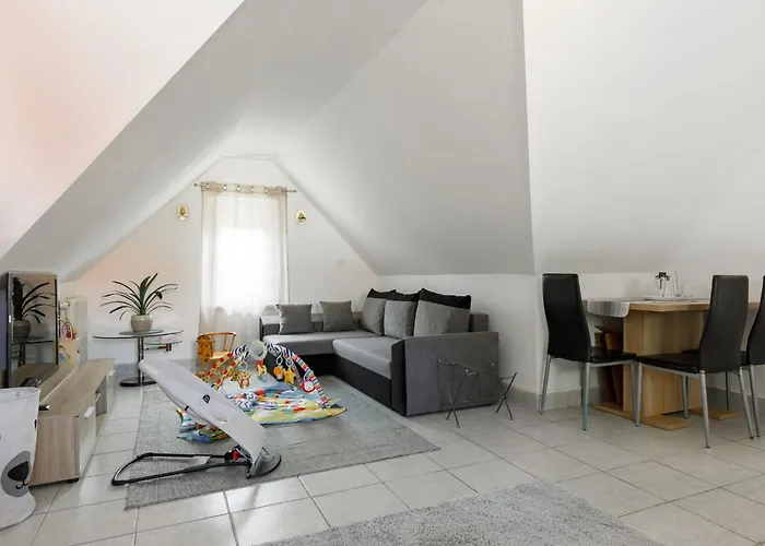 Racz By Interhome バダチョニトマイ